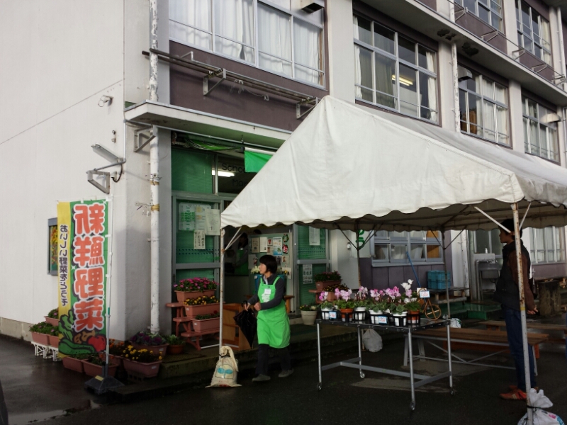 高山高校山田校舎のスクールマート_e0155231_23202794.jpg