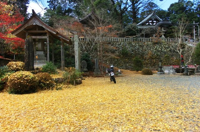 晩秋の木山寺へ　ふらりとプチツーへ_c0339546_2235879.jpg