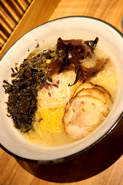 海薫る炎の潮ラーメン_c0158397_22195925.jpg