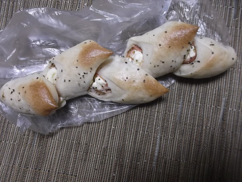 クク ベーコンとクリームチーズのエピ_f0076001_2243073.jpg