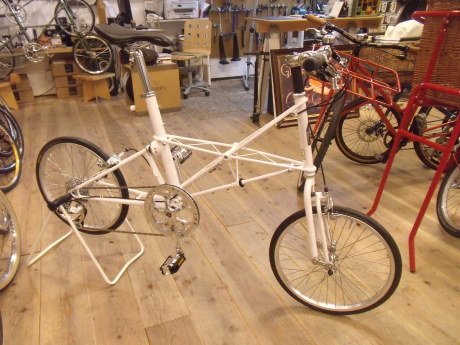 Moulton「TSR-9」のホワイトです。_a0245270_20303179.jpg