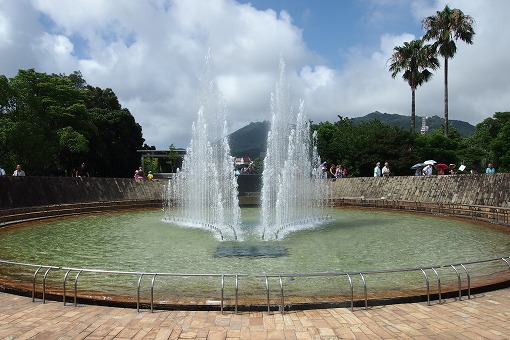 ダイヤモンドプリンセス　日本・釜山クルーズ⑧（完）　長崎　平和公園、浦上天主堂、めがね橋、出島等_e0160595_204832.jpg