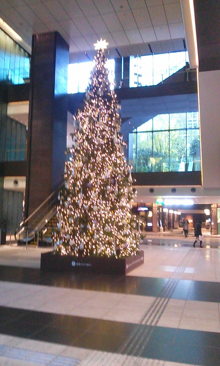 クリスマスツリーイン大手町_f0322193_15452759.jpg