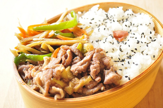 牛煮ときんぴらのお弁当_b0171098_1240331.jpg