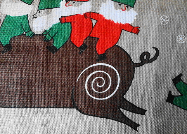 Jerry Poupe　ざっくり麻のクリスマス・壁飾り　『豚に乗るトムテ』再々入荷しました_f0182951_1913524.jpg