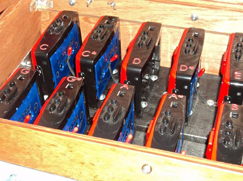 Melloman(DIY Mellotron Made From 14 Walkmans)_e0045459_12382523.jpg