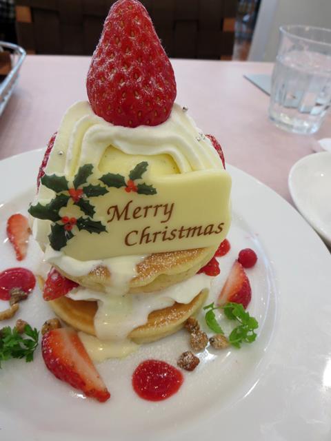 【銀座コージーコーナーのスペシャルクリスマス「苺のクリスマスホットケーキ」】_c0042960_18295510.jpg