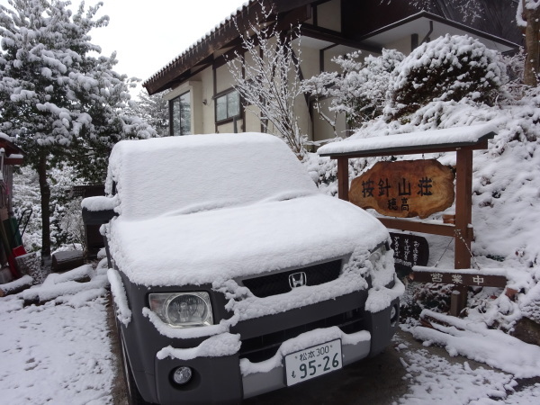 雪の上に動物の足跡_b0222066_07394794.jpg