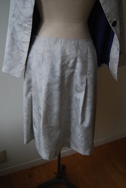着物リメイク・白大島のジャケット&スカート_d0127925_2372648.jpg