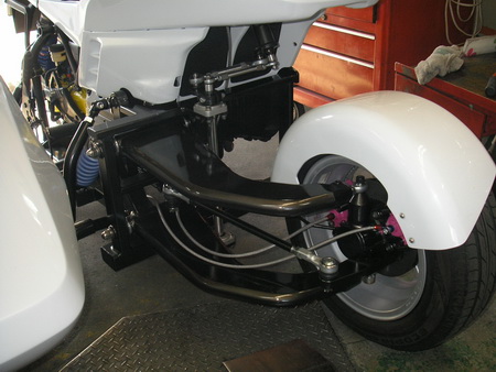 BMW フレーム概要とブレーキ_e0218639_1733262.jpg