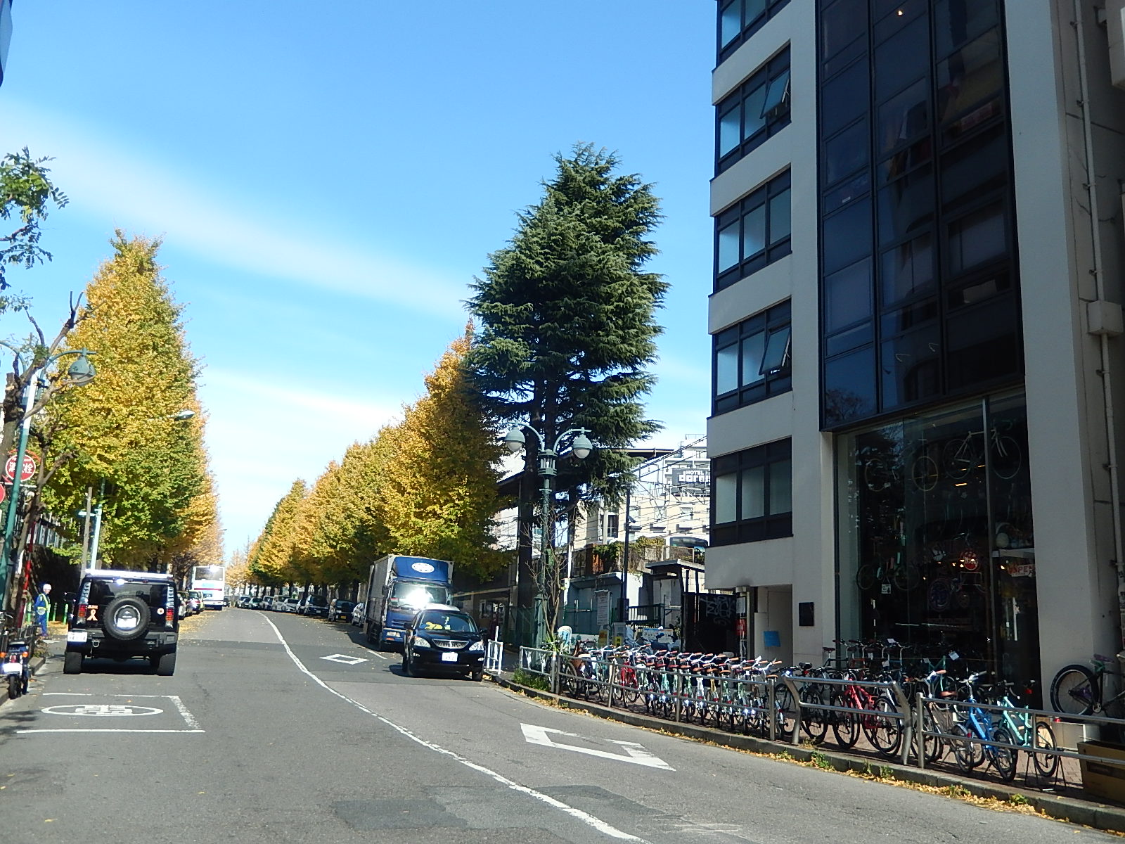 12月7日　渋谷　原宿　の自転車屋　FLAME bike前です_e0188759_123188.jpg