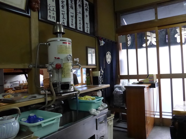淡路町「天婦羅 八ツ手屋」へ行く。_f0232060_1562892.jpg