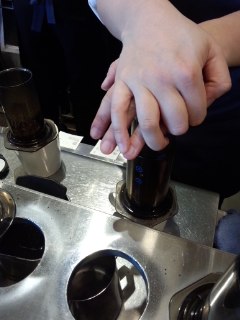 五反田　OSLO COFFEE（オスロコーヒー）のエアロプレスコーヒーとモーニング_f0112873_22454020.jpg