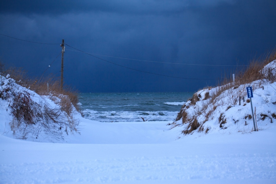 寒々しい冬の海 なよら風