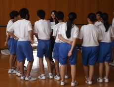 柏崎市立鏡が沖中学校において本学からは2つのワークショップを行いました。_c0167632_17461454.jpg