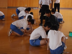 柏崎市立鏡が沖中学校において本学からは2つのワークショップを行いました。_c0167632_1747881.jpg