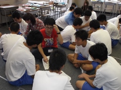柏崎市立鏡が沖中学校において本学からは2つのワークショップを行いました。_c0167632_1759559.jpg