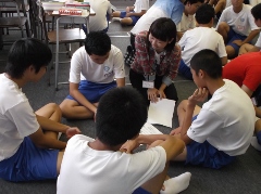 柏崎市立鏡が沖中学校において本学からは2つのワークショップを行いました。_c0167632_180123.jpg