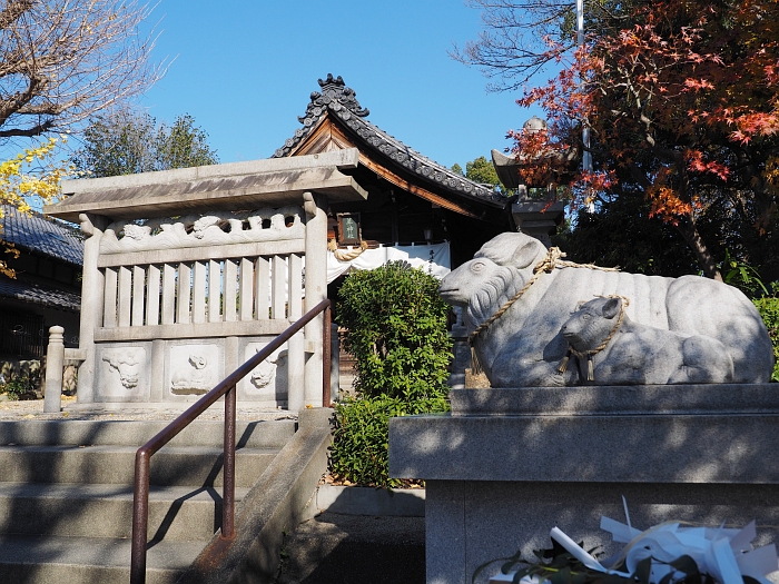 羊の神社＆オブジェ_e0075403_1825246.jpg