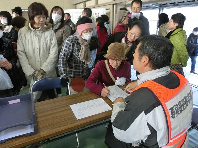 成果以上に課題が多かった 約450名が参加しての第2回吉原高校避難所開設・運営訓練_f0141310_852753.jpg
