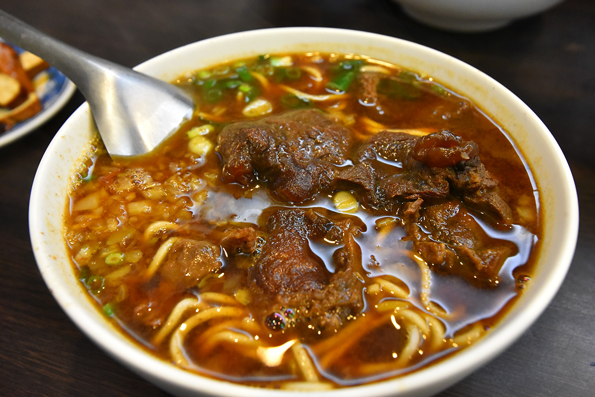 台中一の牛肉麺！六六順牛肉麵！_a0112888_03685.jpg