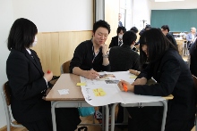 上越高等学校においてワークショップ「Passing through a tunnel ~」を行いました。_c0167632_1739585.jpg