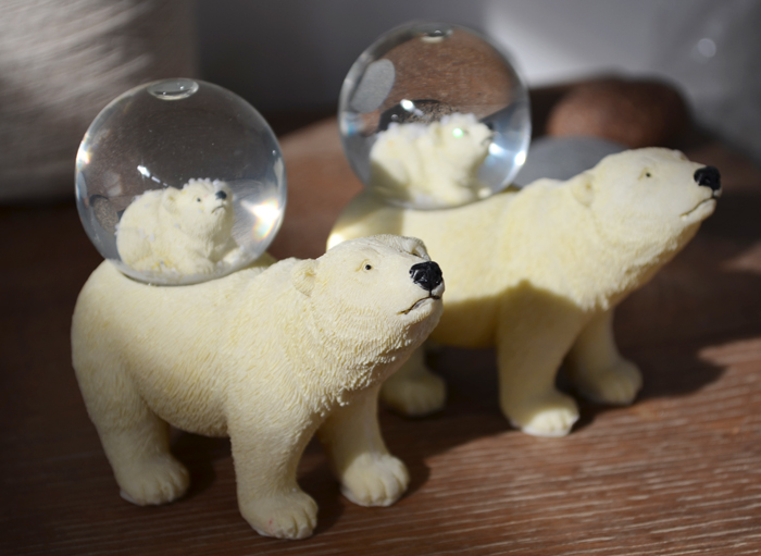 シロクマのスノードーム : 海と月