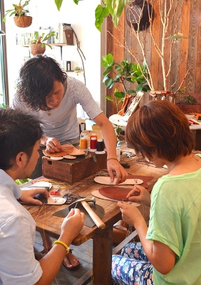 革の手縫いスリッパづくりのご案内(靴logiさん)_d0263815_17264337.jpg