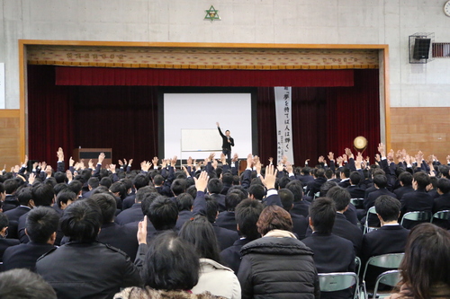 「てっぺん」大嶋啓介氏が創成館に来た！_d0103155_156643.jpg