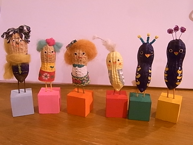 ブローチ展あと4日!Pちゃん、カレンダーいろいろご紹介_d0322493_2293956.jpg