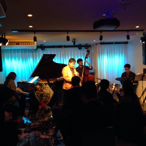 Jazzlive comin 広島 本日土曜日は おやすみ_b0115606_11141293.jpg