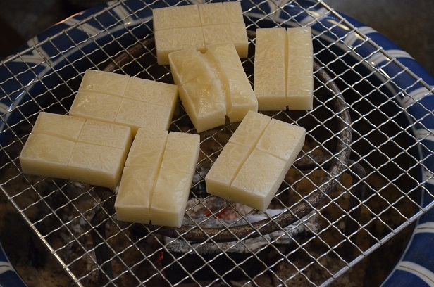 火鉢で暖まろう^^_d0230676_16552672.jpg