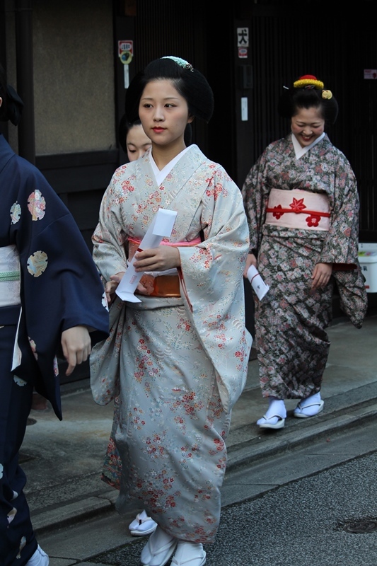 事始め 〔祇園甲部〕 : 一茶の道楽日記