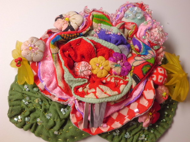 可愛い古布の花ブローチ～＊_b0181109_1259535.jpg