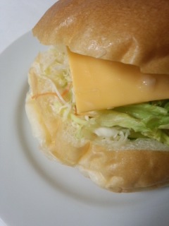 五反田　畑田パン店のチーズサンドとオムレツサンド（おまけつき）_f0112873_23353082.jpg