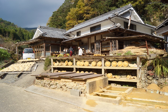 藤田八束の陶芸の魅力@霧島温泉、硫黄谷焼を訪ねて・・・陶芸家内山義行氏に逢う_d0181492_22343554.jpg