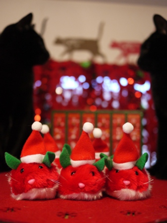 【ゆきねこ雑貨店】クリスマスカラーのサンタクロースねずみ&雪柄キラキラボールねずみセット。_a0143140_115774.jpg