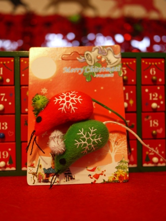 【ゆきねこ雑貨店】クリスマスカラーのサンタクロースねずみ&雪柄キラキラボールねずみセット。_a0143140_1181215.jpg
