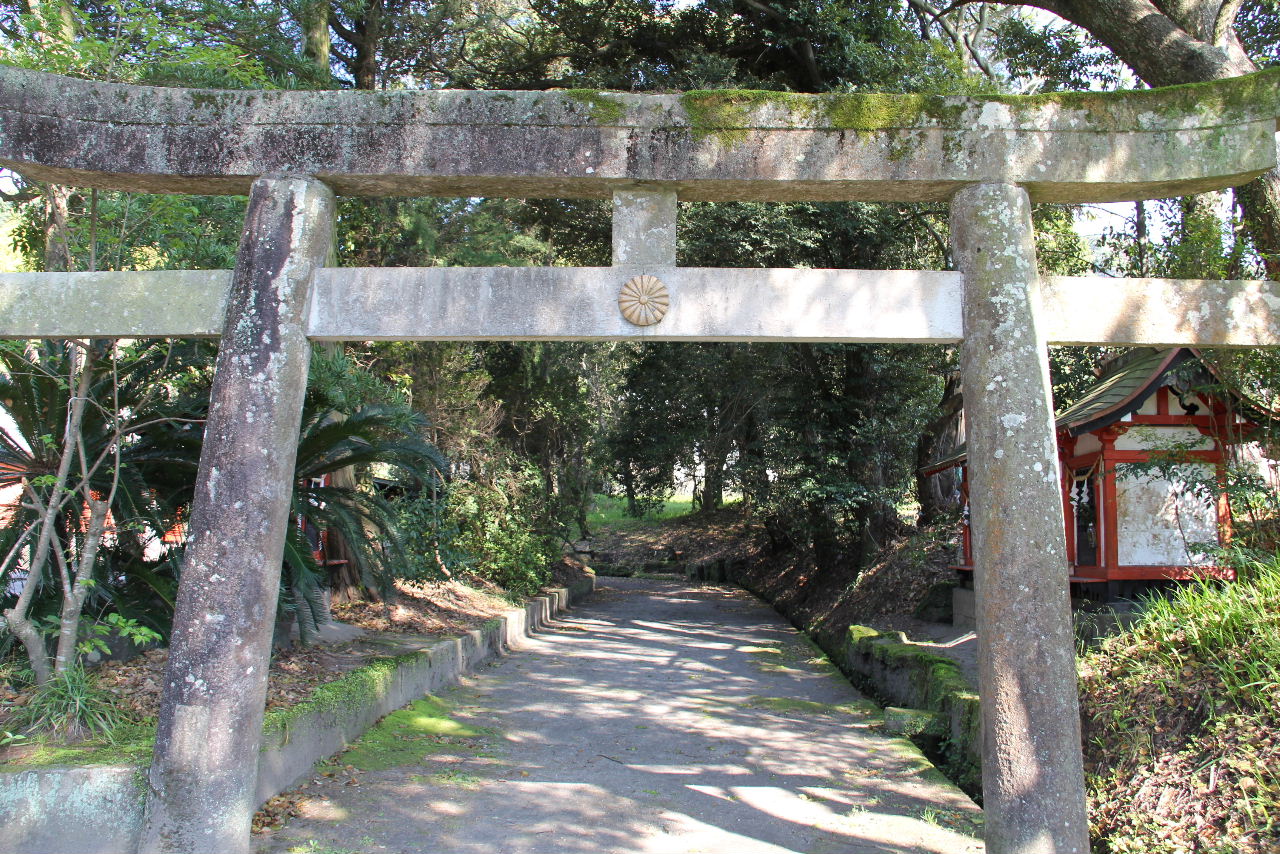 【止上神社】　 六座、日向三代の神を祀る_c0011649_12585618.jpg