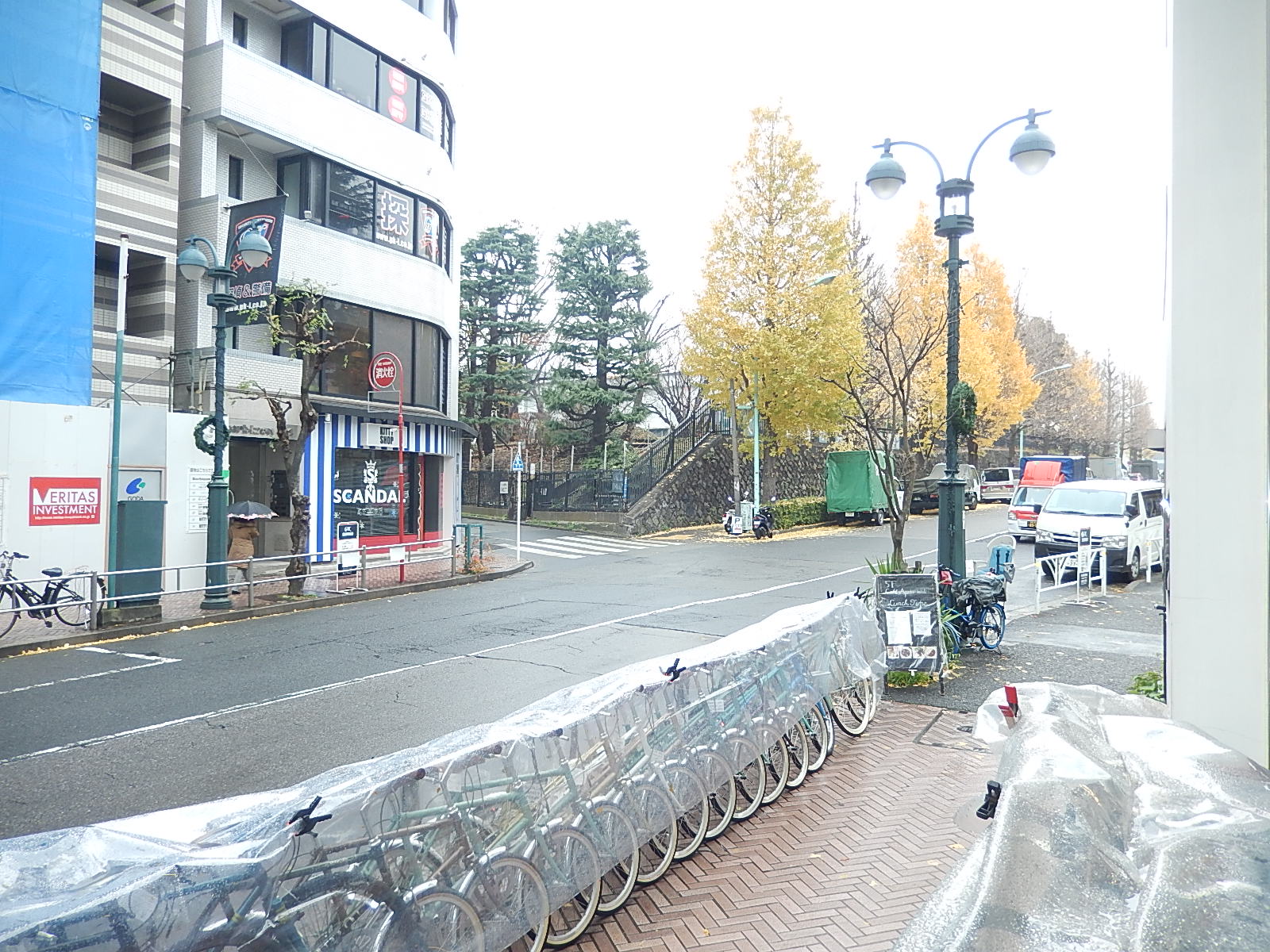 12月16日 渋谷 原宿 の自転車屋 FLAME bike前です_e0188759_12191578.jpg