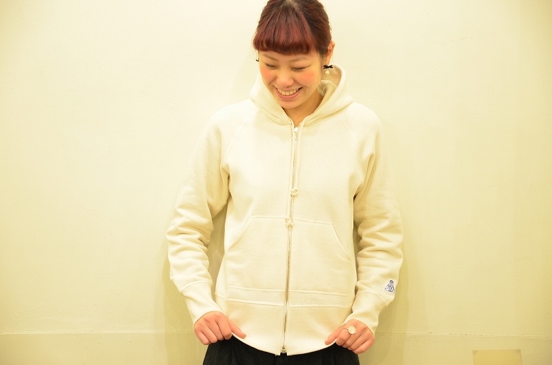 大人の為のパーカーをご紹介です♪カジュアルになりすぎないR&D.M.Co-(アールアンドディーエムコー)の上品なパーカー!_a0256162_19212006.jpg