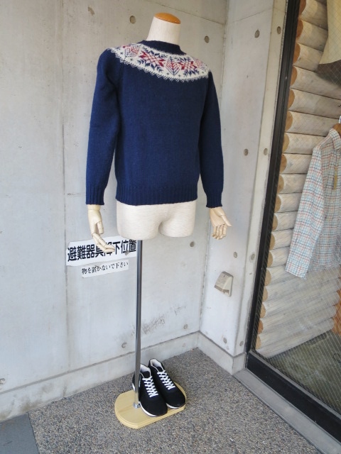 Jamieson\'s ・・・ 某メーカー・別注柄・シェットランドWOOL CRUE SWEATER!!_d0152280_2240050.jpg