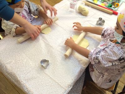 12月16日の給食。クッキー作りをしました!_c0293682_1728972.jpg