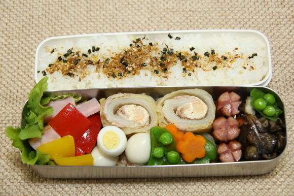 ロール白菜弁当＆牛ひつまぶし_c0326245_11373796.jpg