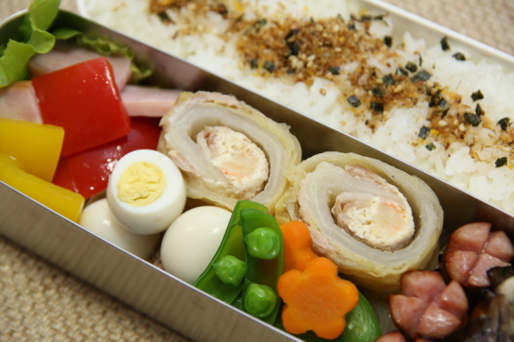 ロール白菜弁当＆牛ひつまぶし_c0326245_11392223.jpg