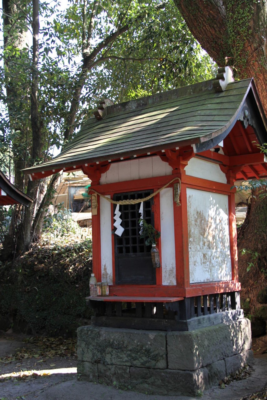 【止上神社】　 六座、日向三代の神を祀る_c0011649_016440.jpg