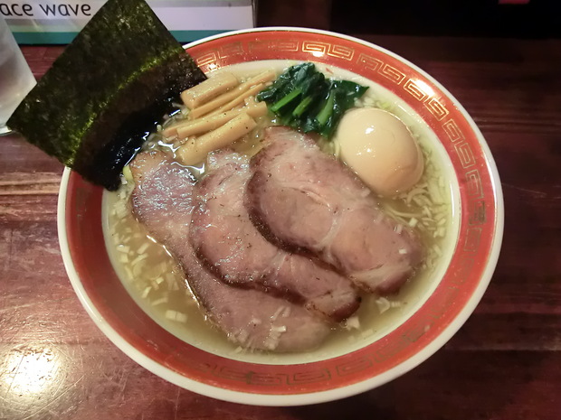 お昼のラーメン。_d0212451_19594842.jpg