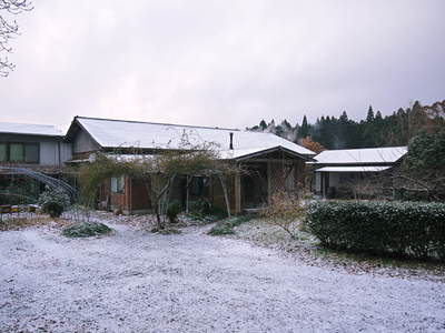 株式会社旬援隊の敷地内の様子 積雪の朝と生産者と消費者の本当の橋渡しのお話し_a0254656_18502528.jpg