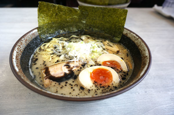 金沢（長土塀）：ラーメン 樹（ラーメン）で黒潮とんこつ_b0089578_16164037.jpg