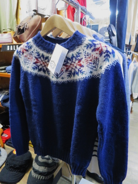 Jamieson\'s ・・・ 某メーカー・別注柄・シェットランドWOOL CRUE SWEATER!!_d0152280_6482723.jpg